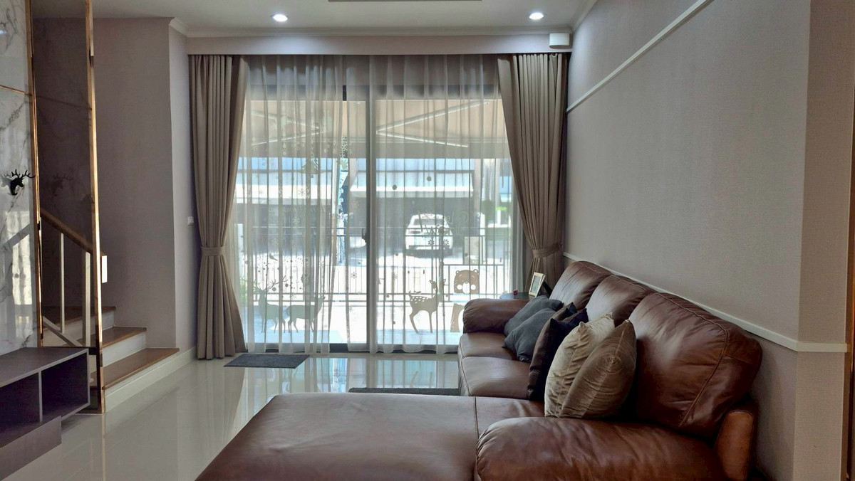 For SaleTownhomeRathburana, Suksawat : Urgent sale, 3-story townhome, decorated and ready to move in. village in the middle of the city Sathorn-Suksawat (AP Project) Soi Suksawat 39