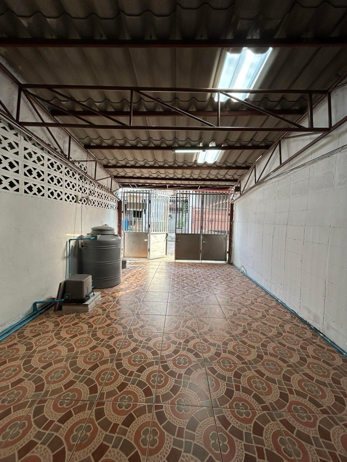 ให้เช่าทาวน์โฮมลาดพร้าว101 แฮปปี้แลนด์ : ให้เช่าบ้านใกล้รถไฟฟ้า บ้านเช่าลาดพร้าว บ้านเช่าราคาถูก 2นอน 2น้ำ 2ห้องอเนกประสงค์ เหมาะทำเป็นออฟฟิศ หรืออยู่อาศัยครอบครัวเล็กๆ รับสัตว์เลี้ยง