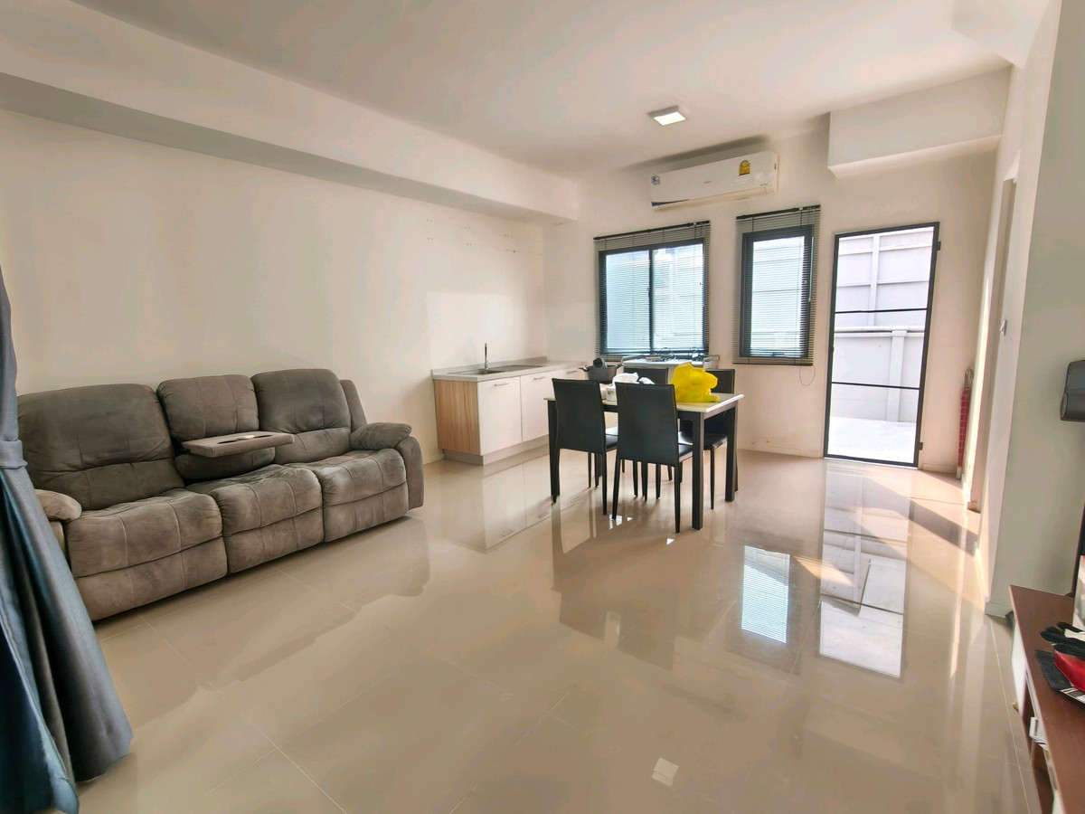 ทาวน์โฮมนวมินทร์ รามอินทรา : ขาย/เช่า ทาวน์โฮม พลีโน่ พหลโยธิน 54/1 ไซส์ใหญ่ 20 ตรว. หลังบ้านกว้าง มีเนื้อที่เยอะขึ้น

✨ บ้านไซส์ใหญ่ 20 ตร.ว. ฟังก์ชันครบ 3 นอน 3 น้ำ | ทำเลเข้า-ออกเมืองสะดวกที่สุด!