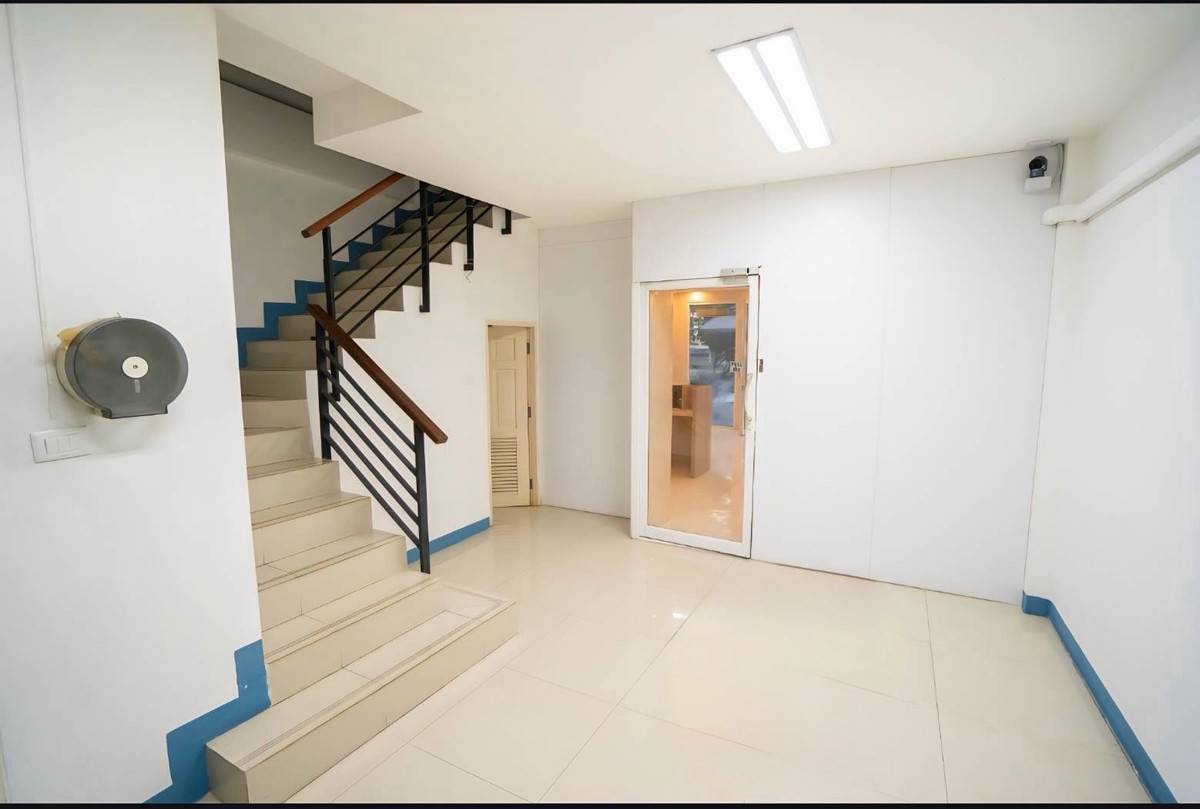 For SaleHome OfficeLadkrabang, Suwannaphum Airport : Home Office for Sale near Suvarnabhumi Airport Ideal for Business Registration High Connectivity to Motorway and Expressway Investment Opportunity
