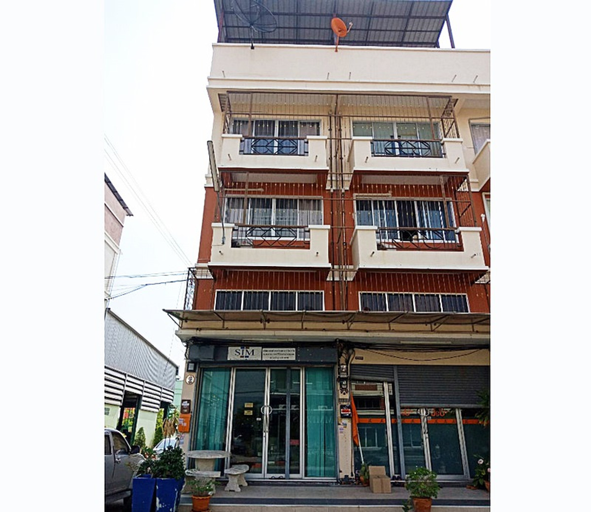 ให้เช่าอาคารพาณิชย์สมุทรปราการ สำโรง : สอบถามโทร : 083-769-1598 โครงการ ทรัพย์รุ่งเรืองบางปู ให้เช่า/ขาย อาคารพาณิชย์ 3.5 ชั้น 22 ตารางวา 4 ห้องอเนกประสงค์ มีดาดฟ้า ใกล้โลตัสบางปู เยื้องขนส่งสมุทรปราการ