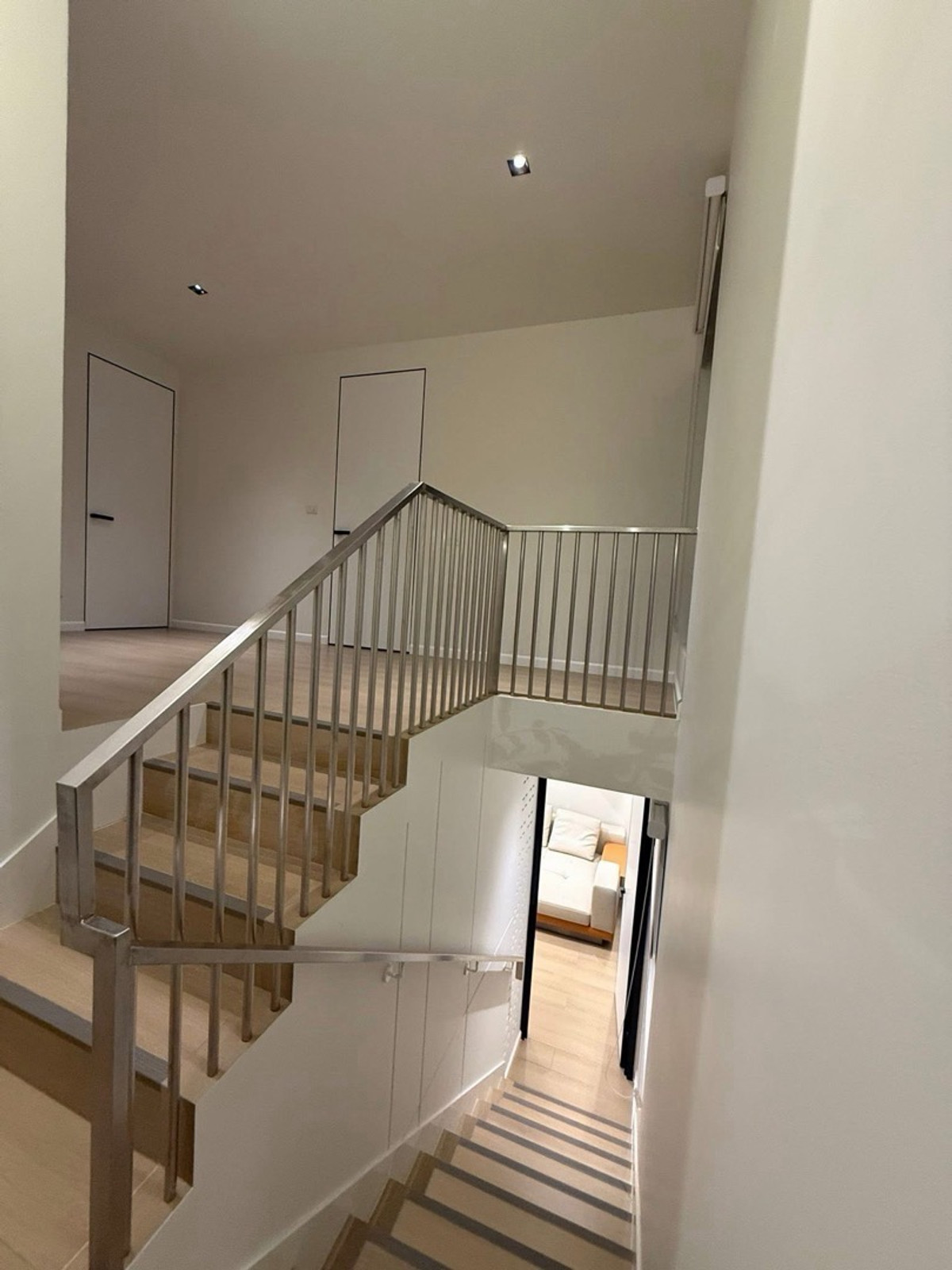 ขายบ้านวิภาวดี ดอนเมือง หลักสี่ : บ้านใหม่พร้อมสระส่วนตัว ขายต่ำกว่าทุน ทำเลดอนเมือง ใกล้สนามบิน ระบบ Smart Home ทั้งหลัง เหมาะอยู่อาศัย หรือ ปล่อยเช่า