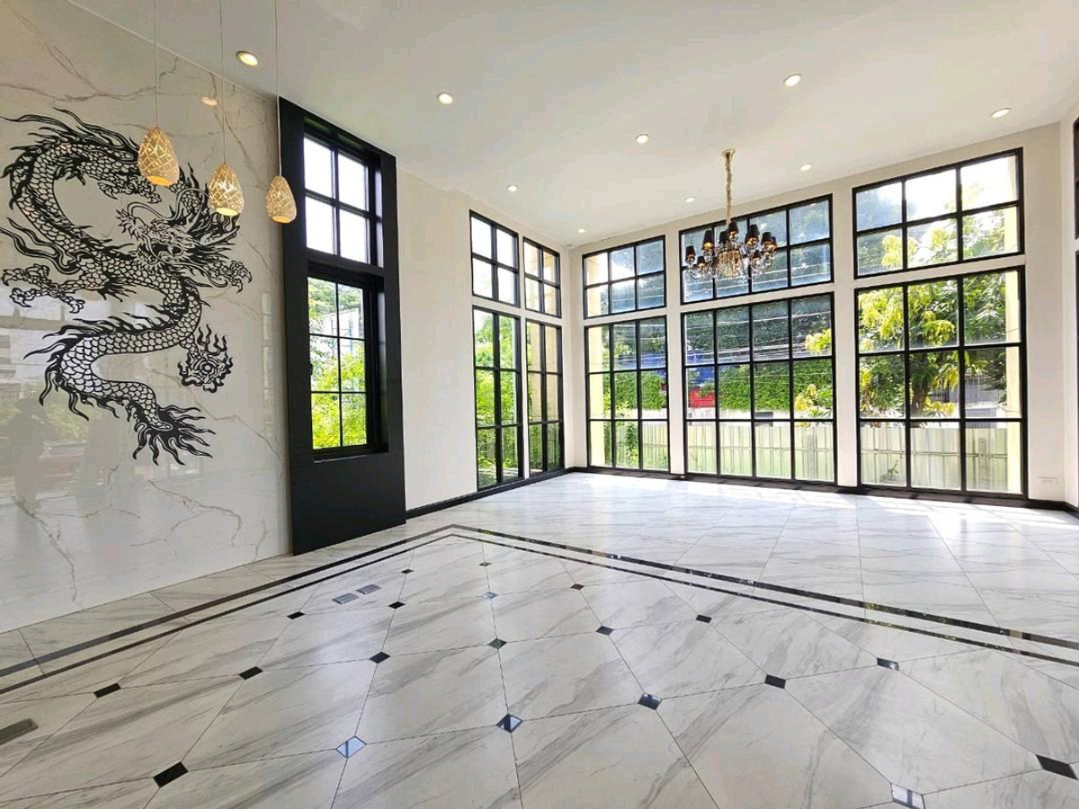 For RentLandBangna, Bearing, Lasalle : #Land for rent with building, Soi Bearing 5 📞066-165-9828, just 3 minutes to the BTS Bearing station.