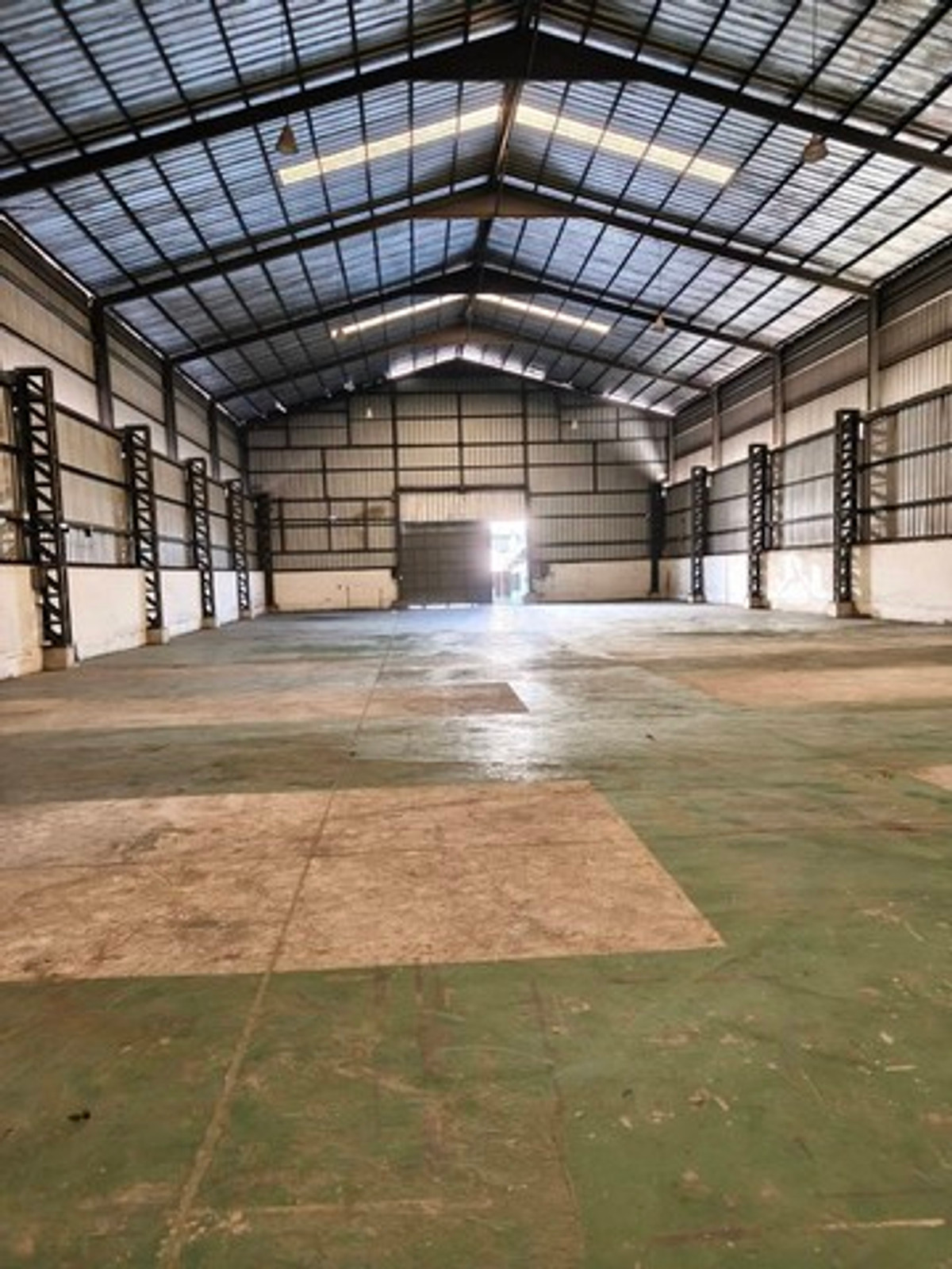 For RentWarehousePattanakan, Srinakarin : HR3361 for sale/rent warehouse with office | Prime location, Chaloem Phrakiat Rama 9, near Suan Luang Rama 9 - Bueng Nong Bon | Connects to the motorway only 15 minutes.