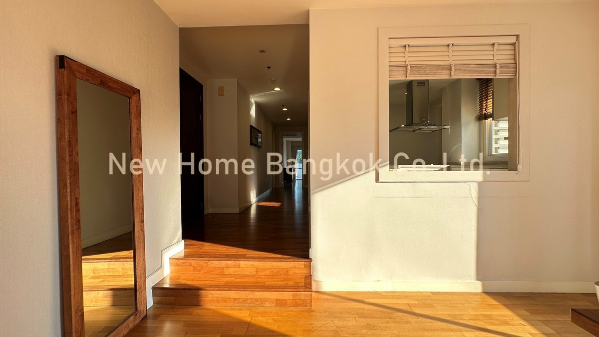 For RentCondoSathorn, Narathiwat : Luxury Condo for Rent – Sathorn | 250 sqm Corner Unit