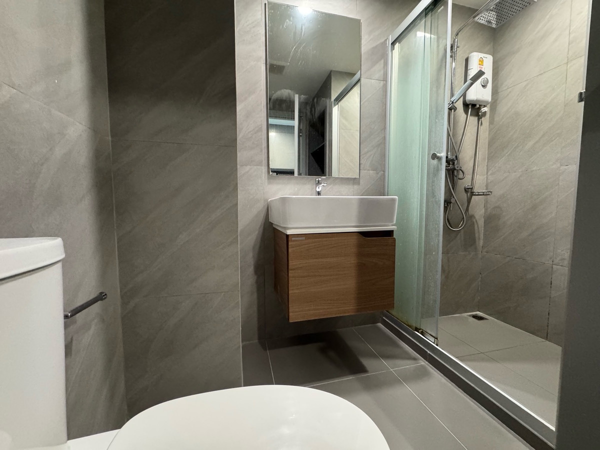 ให้เช่าคอนโดสยาม จุฬา สามย่าน : อยู่กลางเมืองแบบ “ใช้ชีวิตง่ายทุกวัน” 🌆✨
แค่ก้าวออกจากห้อง…ทุกอย่างก็ใกล้คุณ
🛏 Studio 📏 29sq.m.💰 23,000/เดือน
📞Phat 064-642-8664