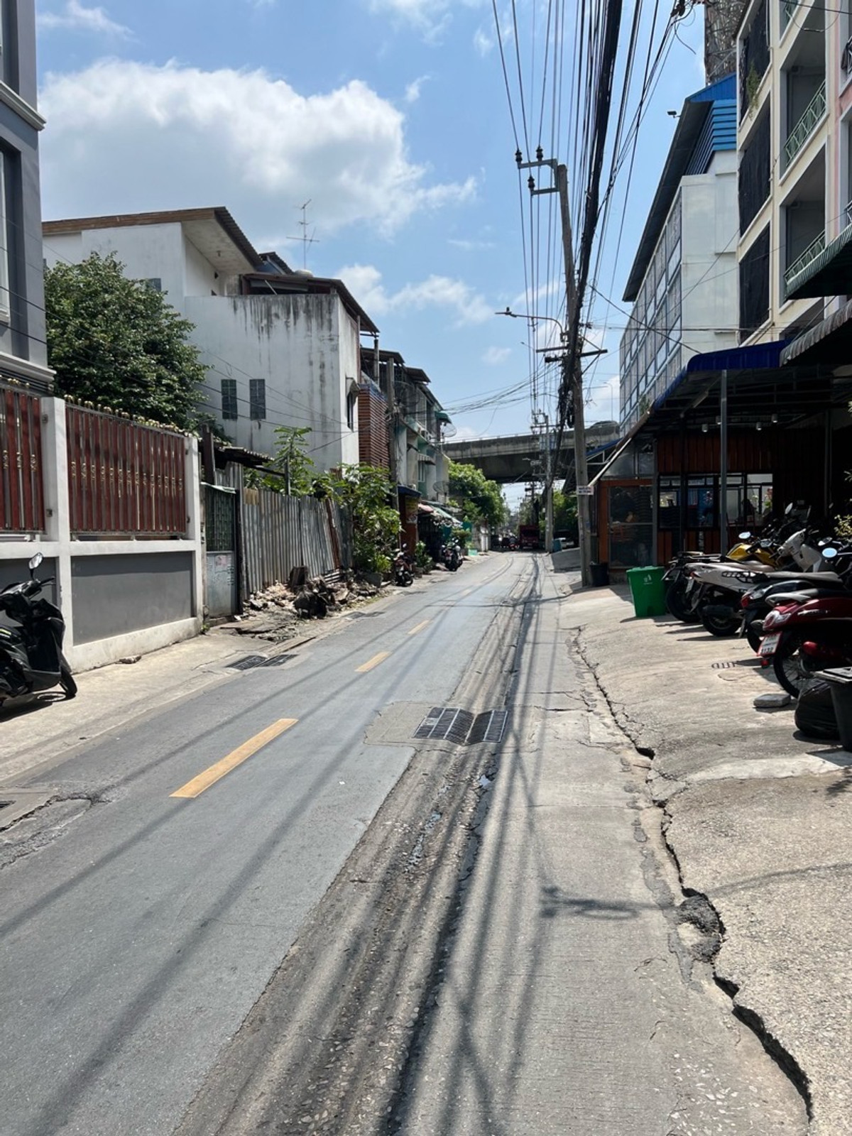 ขายอาคารพาณิชย์สาทร นราธิวาส : ขายอาคารพาณิชย์  5 ชั้น  เหมาะสำหรับพักอาศัย หรือทำoffice 
