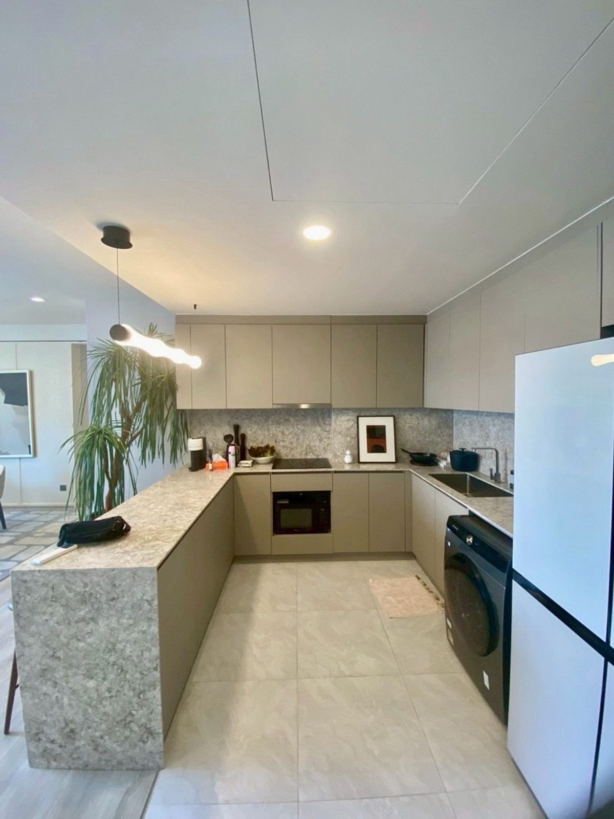 For RentCondoRama9, Petchburi, RCA : pynn soonvijai 3 bedroom ready to move in