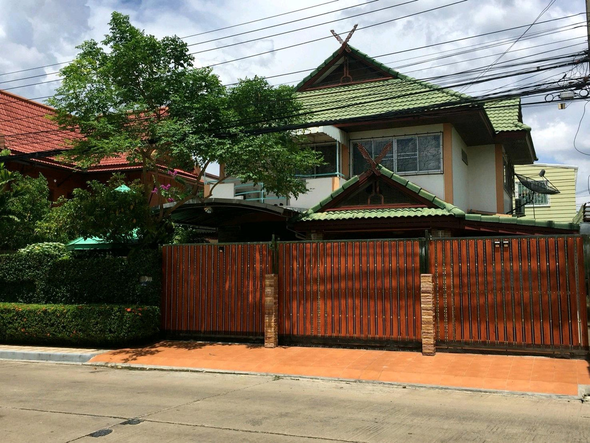 ขายบ้านนนทบุรี บางใหญ่ บางบัวทอง : บ้านเดี่ยว 2 ชั้น 🏡 หมู่บ้านพลอยมณี บัวทองเคหะ — 4 นอน 3 จอด หน้าบ้านไม่ติดใคร วิวสวนทะเลสาบ