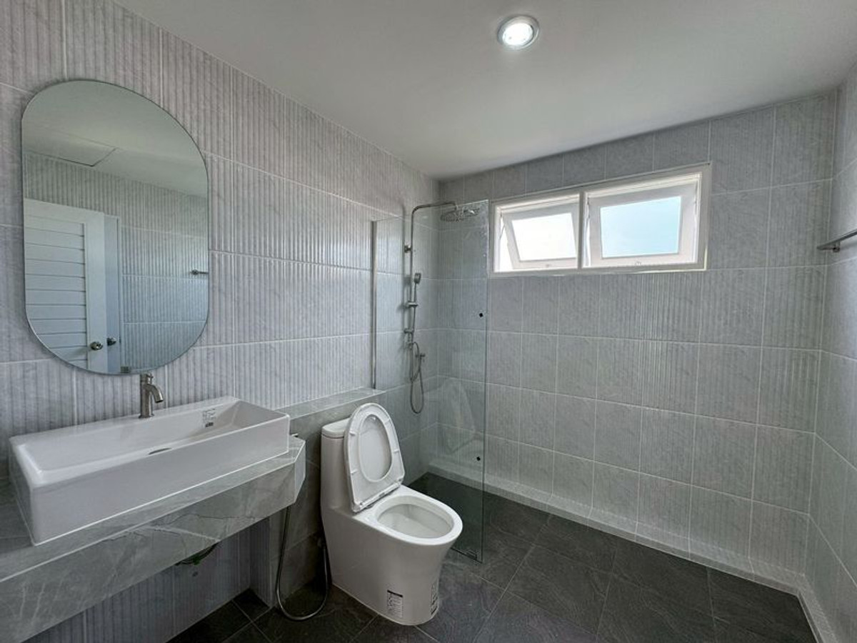 ขายบ้านราษฎร์บูรณะ สุขสวัสดิ์ : บ้านเดี่ยวหลังมุม หมู่บ้านวรารมย์ ประชาอุทิศ 98 (Vararom Pracha Uthit 98) ขนาด 52.3 ตารางวา 3 ห้องนอน  รีโนเวทใหม่พร้อมอยู่ ซอยประชาอุทิศ 98 ถนนประชาอุทิศ แขวงทุ่งครุ เขตทุ่งครุ กรุงเทพมหานคร