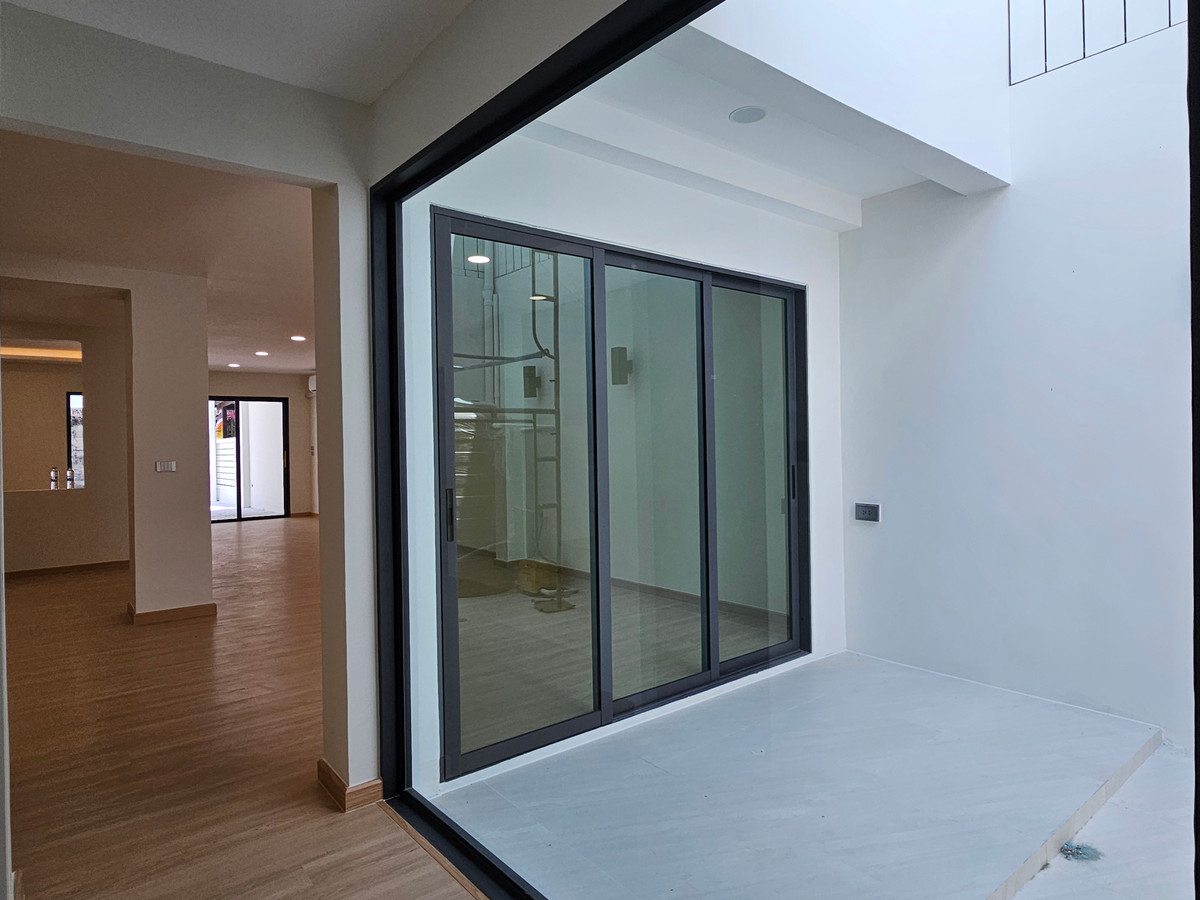 ขายทาวน์โฮมลาดพร้าว เซ็นทรัลลาดพร้าว : 🚩[ด่วน ! มีเพียงหลังเดียว] ทาวน์โฮม พหลโยธิน 23 รีโนเวทใหม่ ใกล้เซ็นทรัลลาดพร้าว และ BTS พหลฯ 24 ลดราคา 1 ล้านบาท พร้อมฟรีโอน นัดหมายเข้าชมโทร 095-424-3656 หรือแอด LINE จากเบอร์โทร