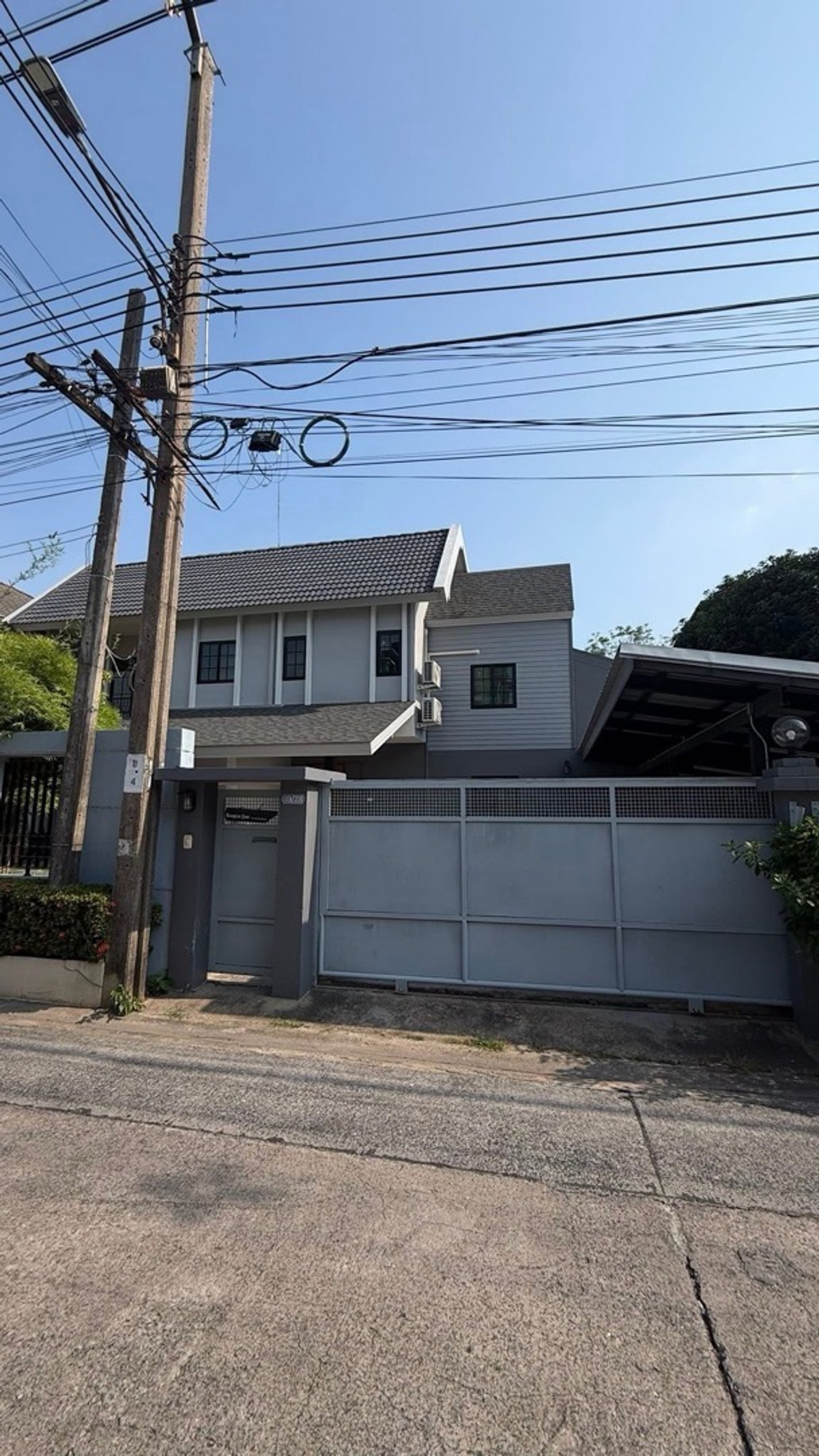 For RentHome OfficeRatchadapisek, Huaikwang, Suttisan : 🏙️For rent, 2-story detached house, Soi Ratchada 32, suitable for living or home office ⚡️🔥
