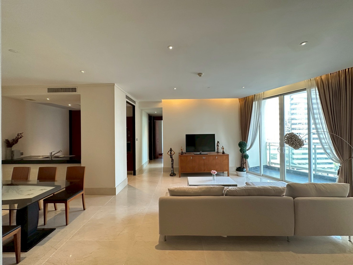 For RentCondoSathorn, Narathiwat : For Rent - Condo, Sathorn city view from the corner room. Large room in the heart of Sathorn, 120 sq m., walk to BTS St. Louis | The Infinity Sathorn