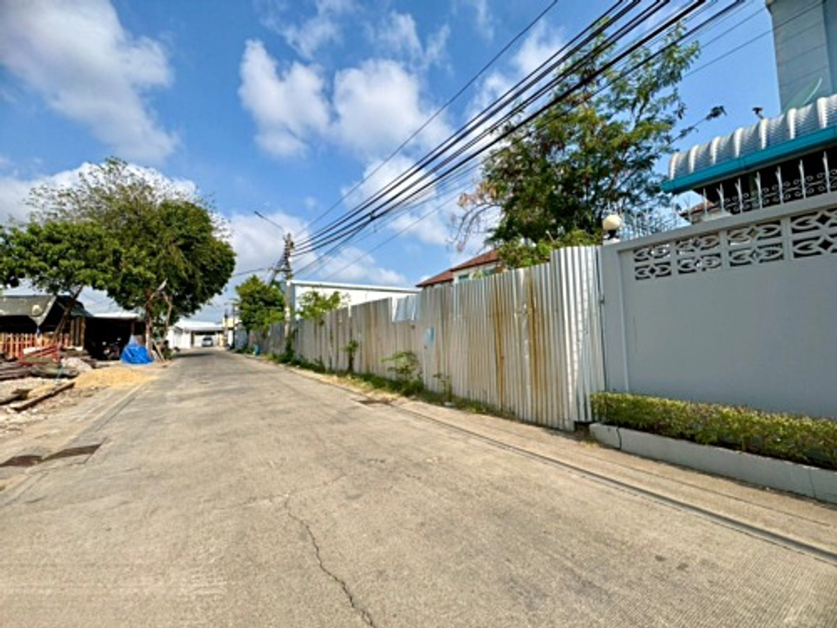 For SaleLandOnnut, Udomsuk : Land for sale, On Nut 17, Intersection 16, very beautiful, already filled, size 201 square wah (N.2060)