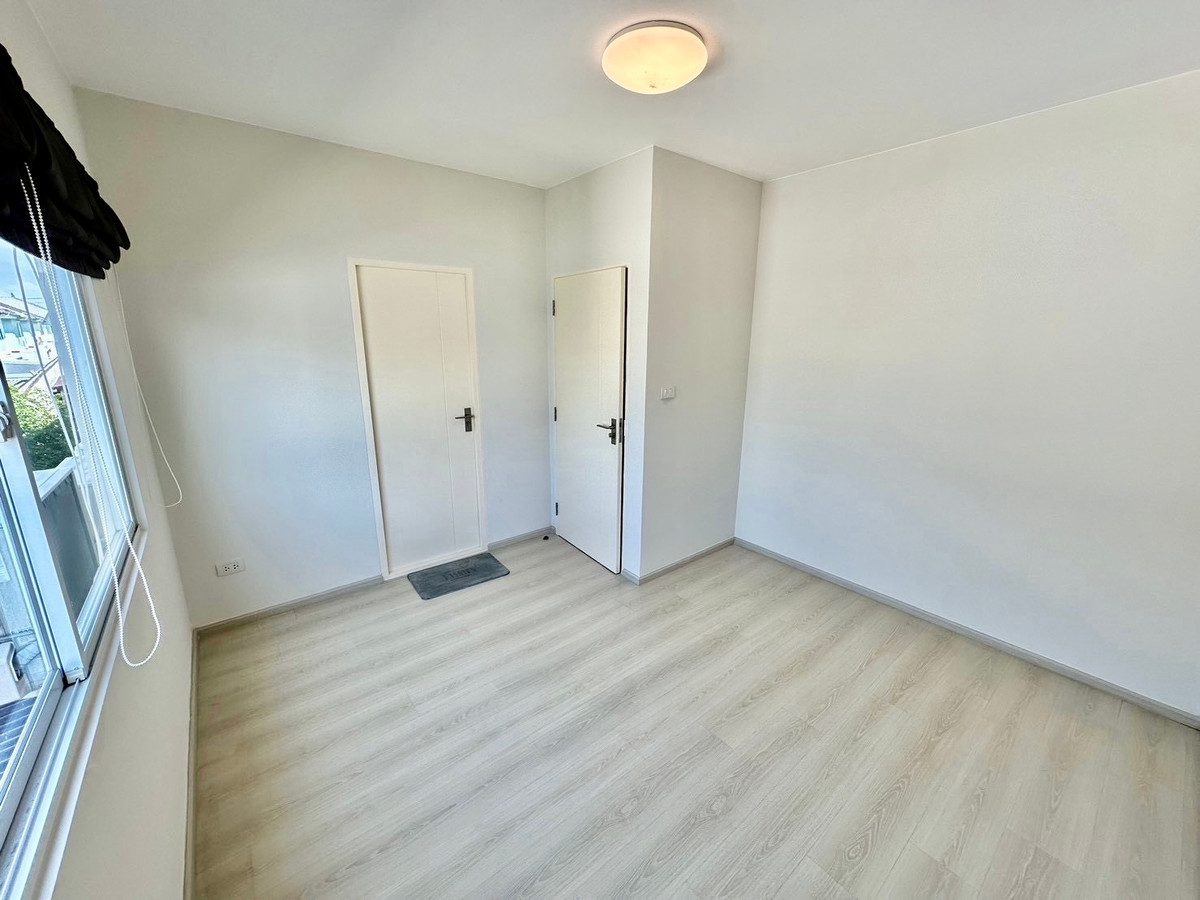 For SaleTownhomeSamut Prakan,Samrong : For Sale: 2-Storey Townhome at Indy 2 Srinakarin Quality by Land & Houses | Move-in Ready | Great Value Near Mega Bangna & B