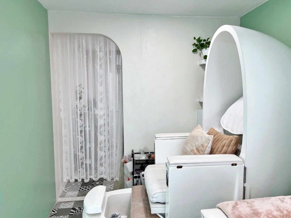 เซ้งร้านค้า/ตลาดนัดวงเวียนใหญ่ เจริญนคร : เซ้งร้านทำเล็บ ในปั้มปตท. ปัญญาอินทรา ค่าเช่าวันล่ะไม่ถึง 500 บ มีพื้นที่ข้างร้านจัดสวน