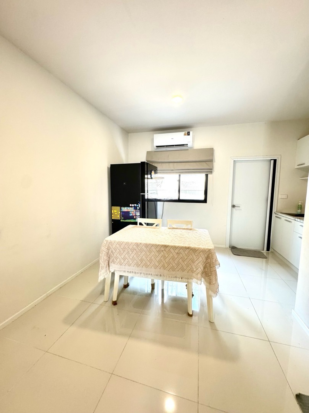 ทาวน์โฮมบางนา แบริ่ง ลาซาล : 🏡 เช่า / ขาย ทาวน์โฮม Altitude Kraf บางนา กม.5 ✨ Pet Friendly — เลี้ยงสัตว์ได้
3ล้านบาท • 2 ห้องนอน | 2 ห้องน้ำ
