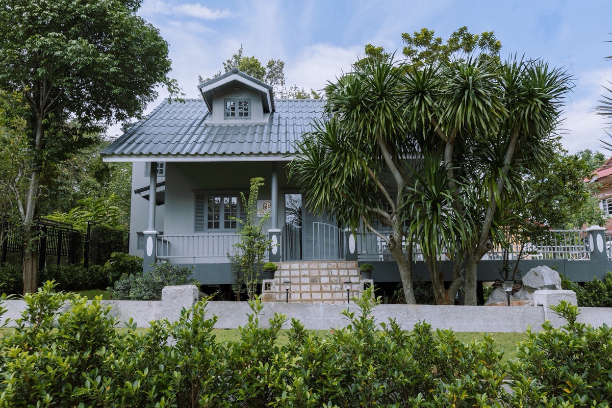 ขายบ้านปากช่อง เขาใหญ่ : ขายบ้านเขาใหญ่ หมูสี 4 ห้องนอน ที่ดิน 253 ตร.ว บ้านพักตากอากาศใกล้อุทยาน เหมาะอยู่อาศัยและลงทุนปล่อยเช่า 
