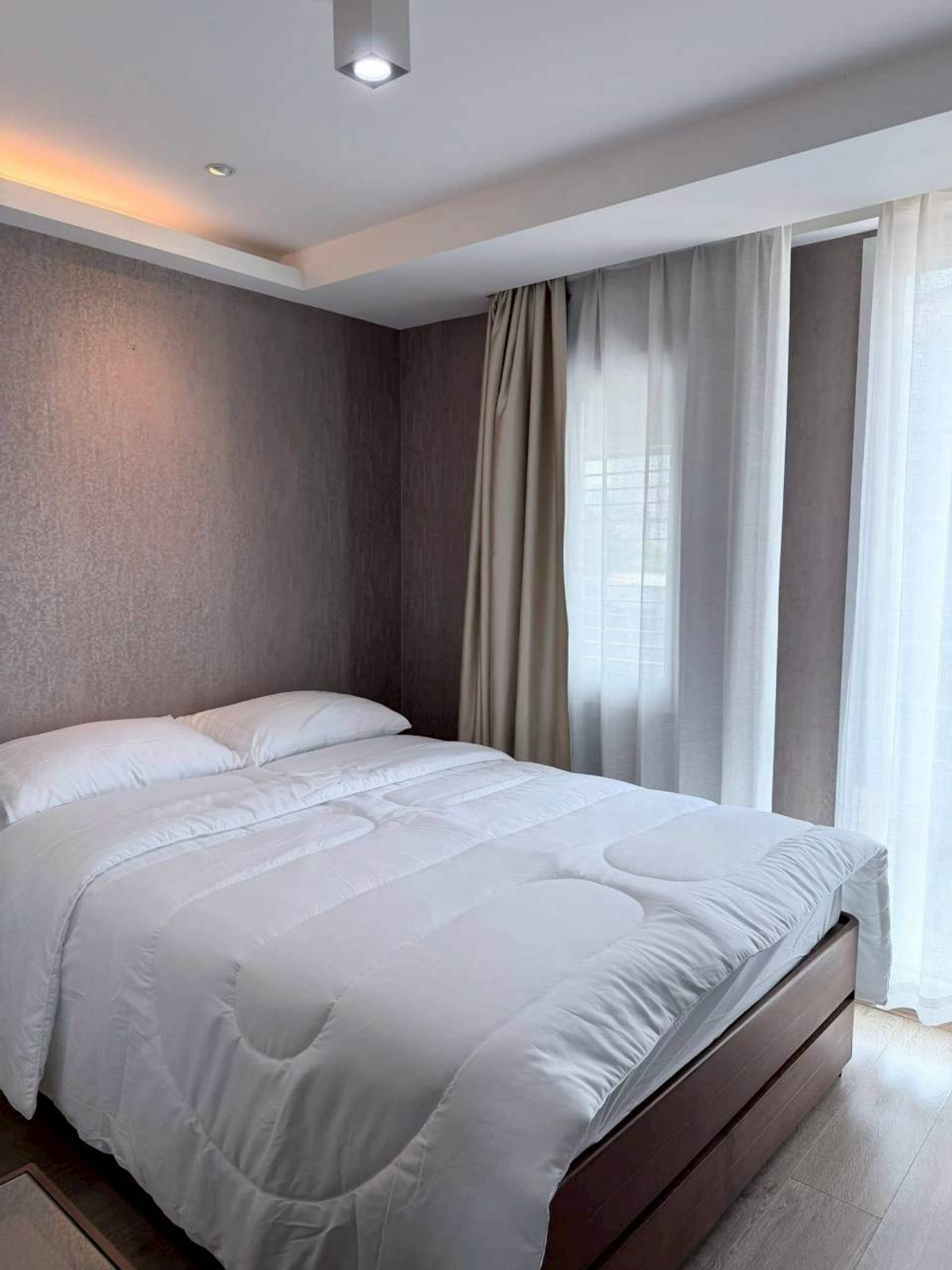 ให้เช่าคอนโดสุขุมวิท อโศก ทองหล่อ : ✅ MAETR103 ✅ Line : @p2nproperty