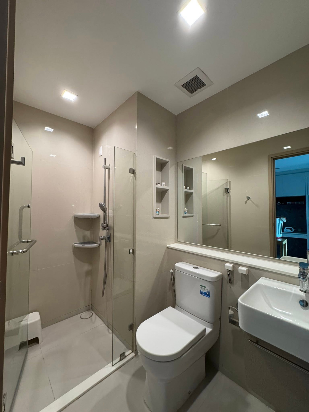 For RentCondoThaphra, Talat Phlu, Wutthakat : ⭐️ Life Sathorn Sierra ⭐️ 1 Bed 1 Bath, built-in furniture in the whole room, ready to move.