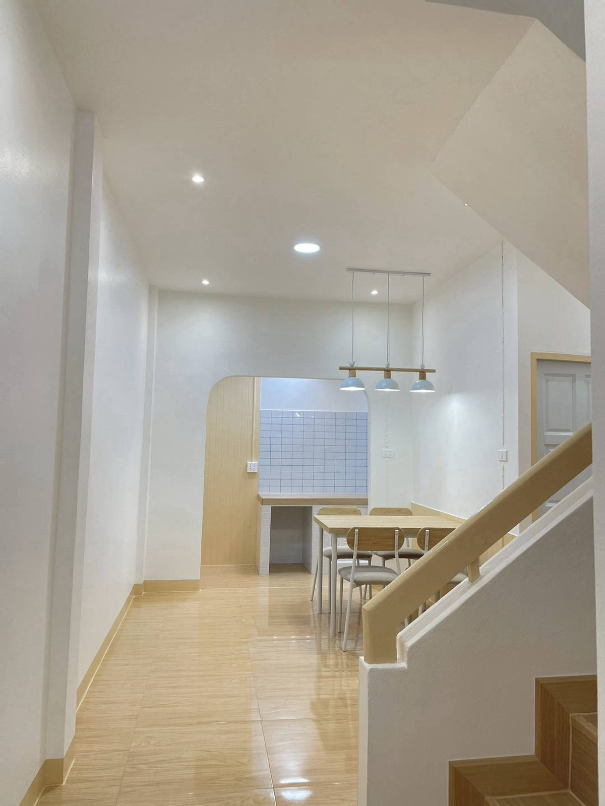 ขายทาวน์โฮมนนทบุรี บางใหญ่ บางบัวทอง : ขายทาวน์เฮาส์ร่มโพธิ์ บางบัวทอง 16 ตร.ว. แต่งมินิมอล ใกล้ MRT บางพลู ฟรีโอน