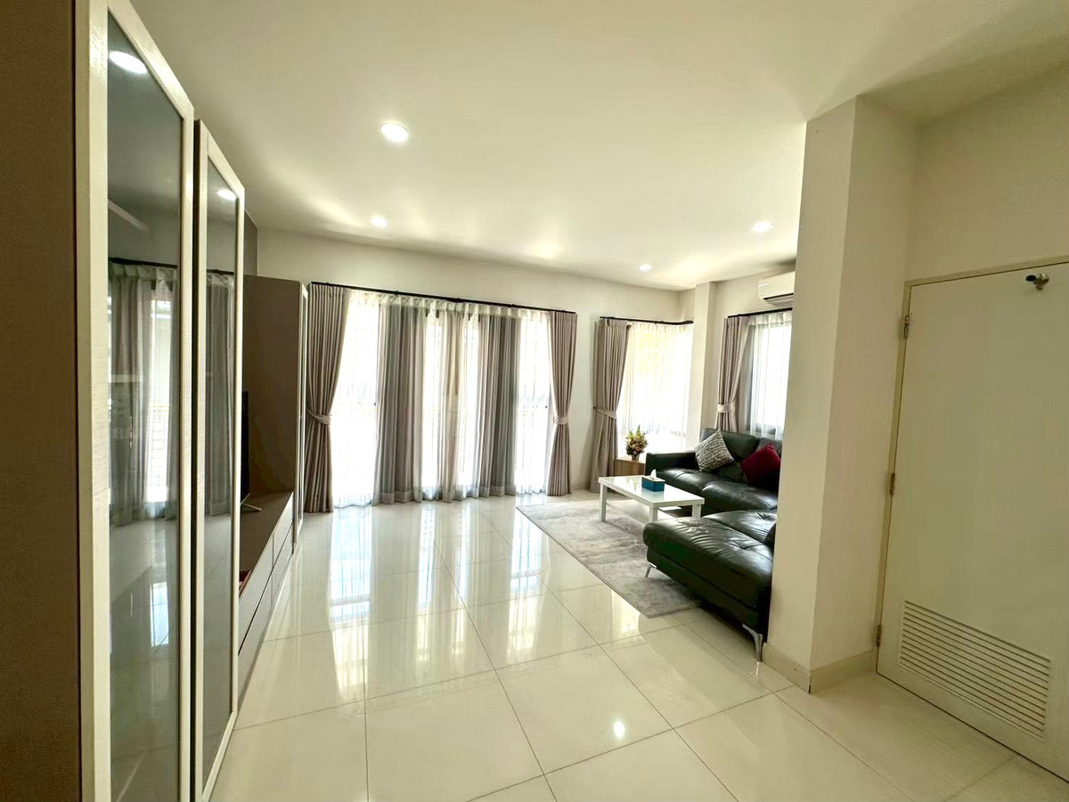 บ้านบางนา แบริ่ง ลาซาล : ให้เช่า/ขาย บ้าน The City Bangna Km.7  62 ตร.ว.  266 ตร.ม. ตกแต่ง พร้อมเข้าอยู่   พื้นที่รอบบ้านปูทางเดินรอบ ใช้งานได้อย่างเต็มที่