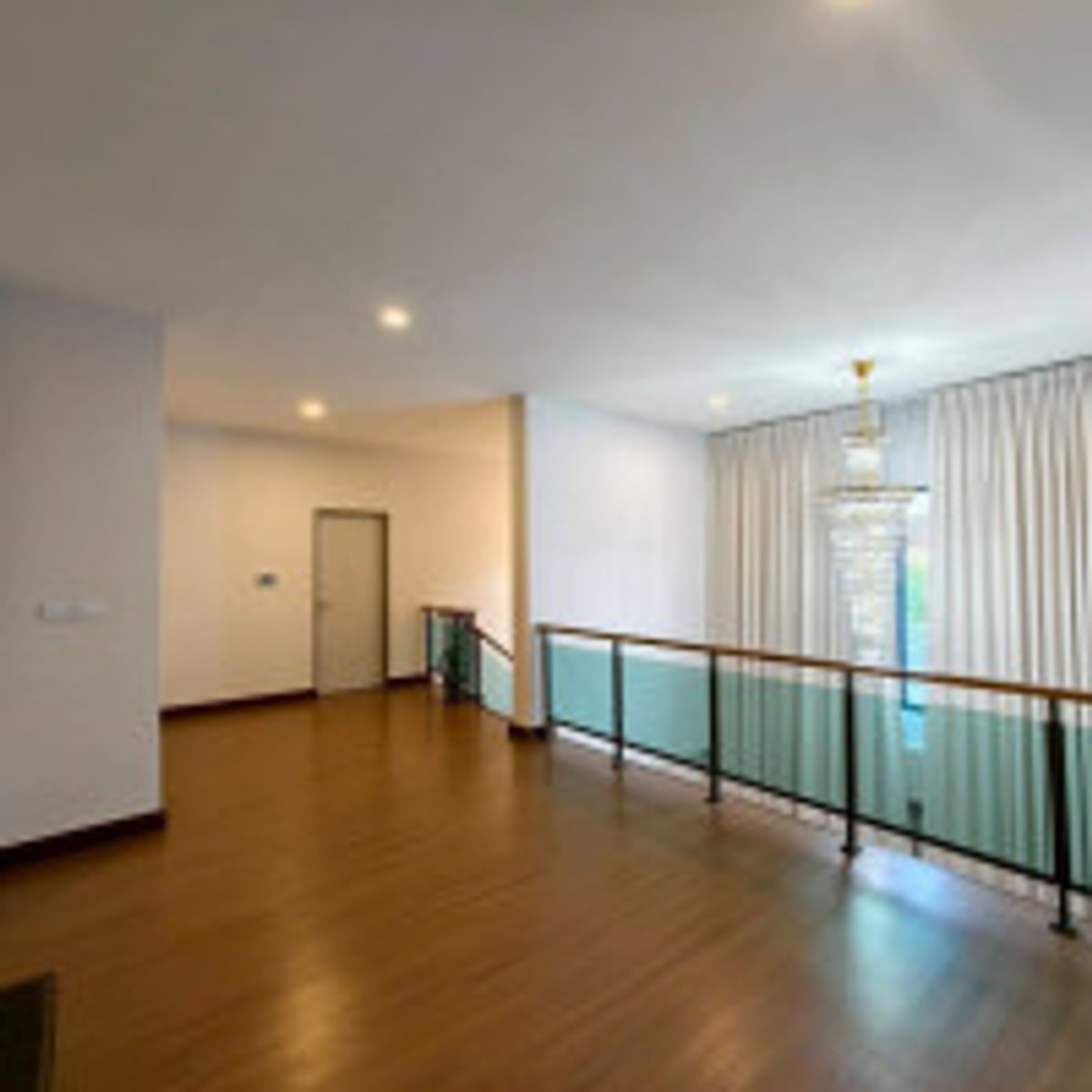 HouseLadkrabang, Suwannaphum Airport : Sell/rent luxury house THE CITY Sukhumvit-On Nut Private corner house, 4 bedrooms, 5 bathrooms, 18.5 million (rent 1 hundred thousand), has a separate pet room, fully furnished, ready to move in, AP quality society.