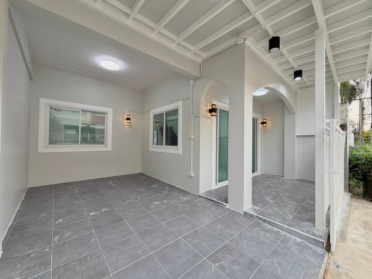 For SaleTownhomeRattanathibet, Sanambinna : Townhouse for sale in Kittiyarak, Sanambinnam, 18 sq m, newly decorated, has a balcony, no flooding, free transfer.