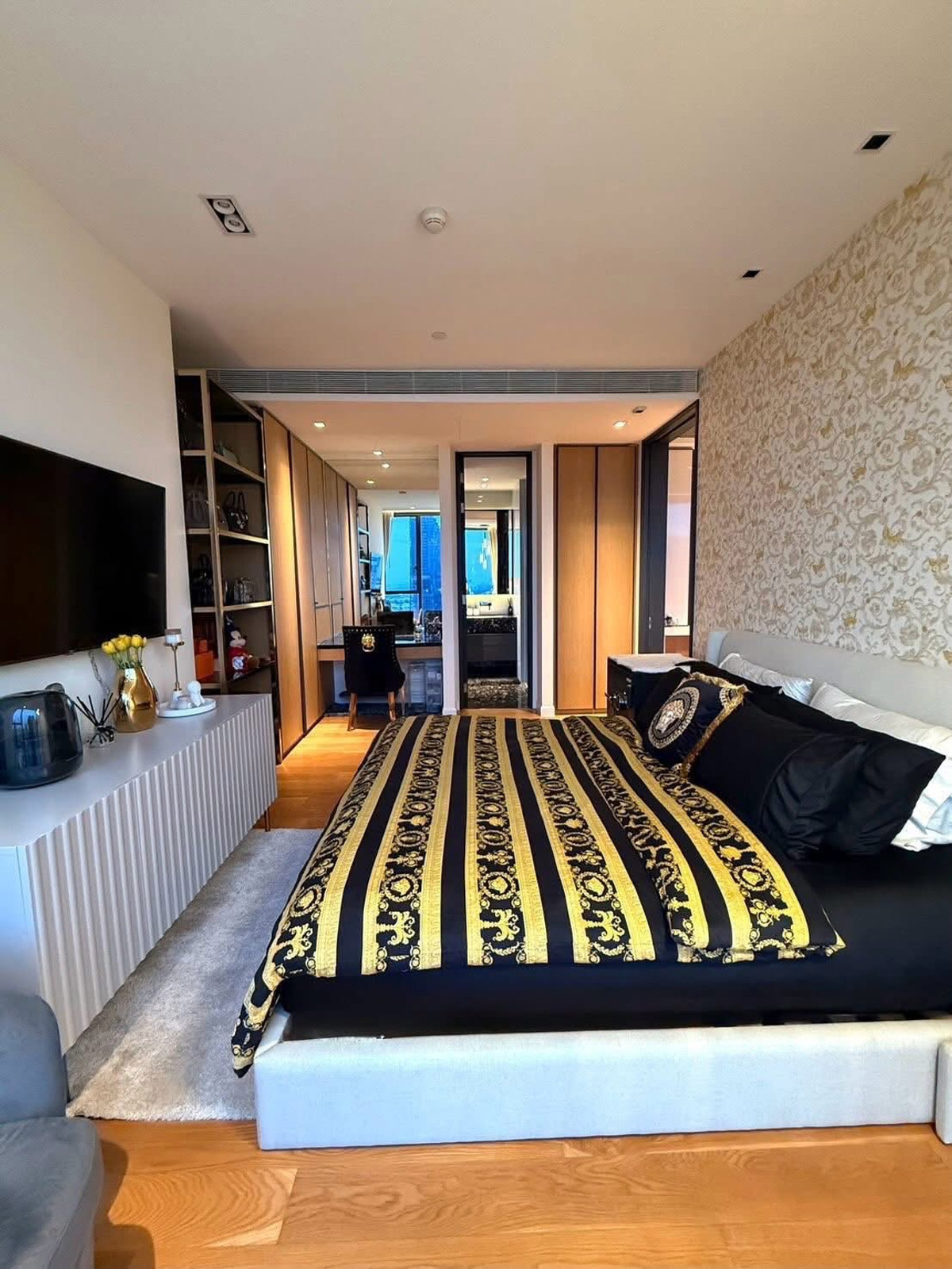 For RentCondoSukhumvit, Asoke, Thonglor : 🌟BEATNIQ Sukhumvit @ 32 🚝 : 200 meters BTS Thonglor 📍conventional parking 💯%🚘