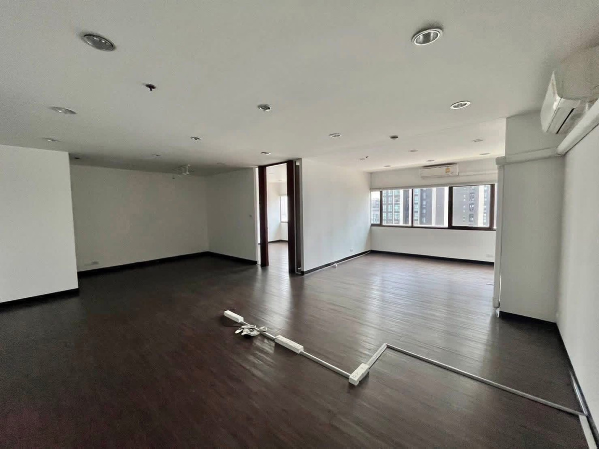 ให้เช่าสำนักงานสุขุมวิท อโศก ทองหล่อ : ให้เช่า  Office แถว Sukhumvit  ใกล้ BTS Ekamai พร้อมว่างให้เช่าเริ่ม1 เม.ย. 2569 