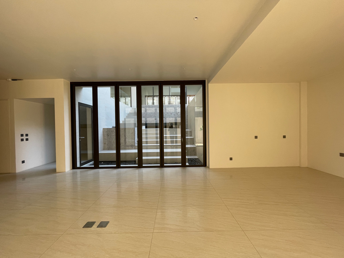 ขายบ้านเลียบทางด่วนรามอินทรา : 🔥 EXCLUSIVE PROMOTION 🔥โอกาสสุดท้ายในการครอบครองในราคาพิเศษที่สุด [ขาย] 💎 Ultra Luxury Show Unit | ELIVA Ekkamai - Eastville 💎 บ้านเดี่ยวหรู 3 ชั้น ดีไซน์ Mid-Century Modern — ความเป็นส่วนตัวสูงสุดเพียง 4 ยูนิตในโครงการ!