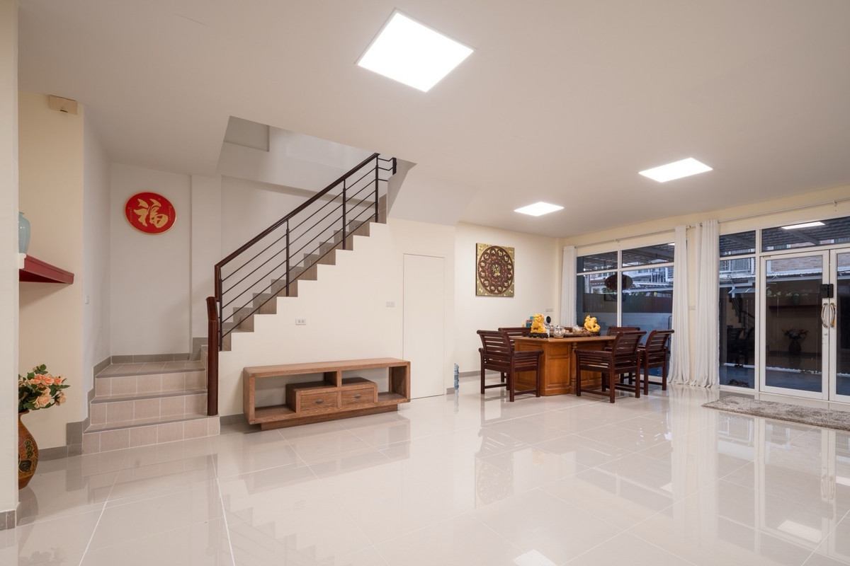 ให้เช่าทาวน์โฮมลาดพร้าว101 แฮปปี้แลนด์ : ทาวน์โฮมทำเลลาดพร้าว พร้อมให้เช่า เฟอร์ครบ ใกล้รถไฟฟ้าทั้งสายสีเหลืองและสายสีส้ม 🚃