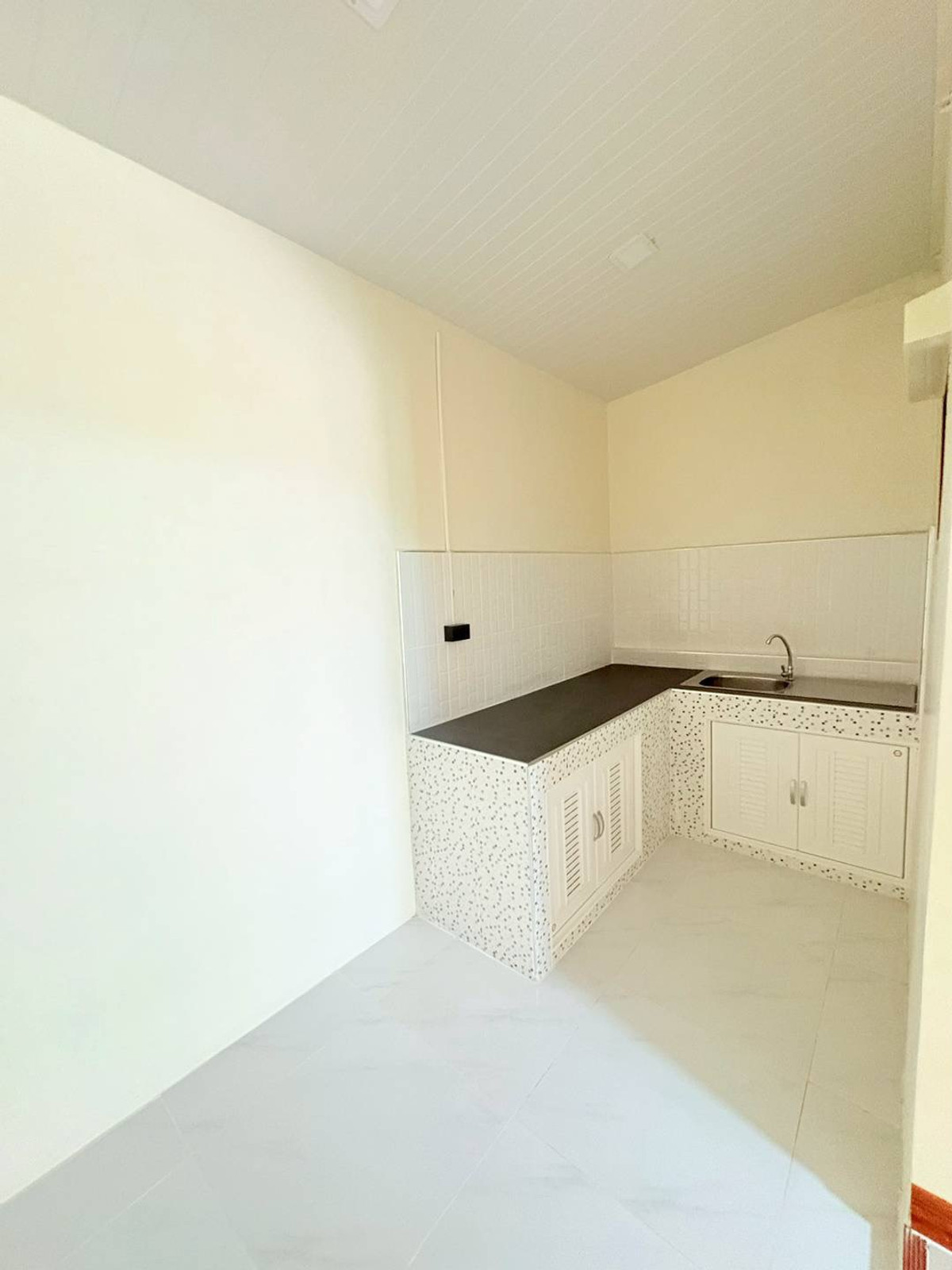 ขายทาวน์โฮมนนทบุรี บางใหญ่ บางบัวทอง : ขายทาวน์เฮาส์พร้อมจิตร บางใหญ่ 17 ตร.ว. ถนนเมน หลังบ้านติดทุ่งนา ฟรีเฟอร์ฯ ฟรีโอน