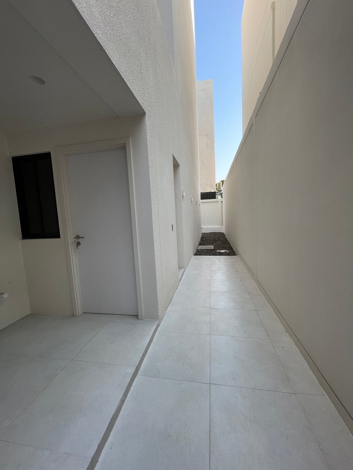 ขายบ้านเลียบทางด่วนรามอินทรา : 🔥 EXCLUSIVE PROMOTION 🔥โอกาสสุดท้ายในการครอบครองในราคาพิเศษที่สุด [ขาย] 💎 Ultra Luxury Show Unit | ELIVA Ekkamai - Eastville 💎 บ้านเดี่ยวหรู 3 ชั้น ดีไซน์ Mid-Century Modern — ความเป็นส่วนตัวสูงสุดเพียง 4 ยูนิตในโครงการ!