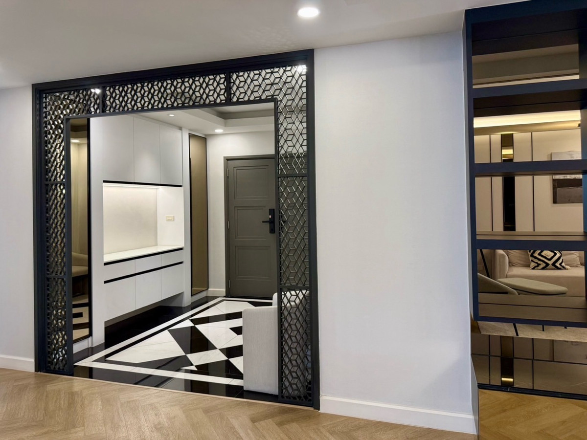 For RentCondoSukhumvit, Asoke, Thonglor : Newly Renovated/ Spacious 3 Bedrooms in Phrom pong ✨