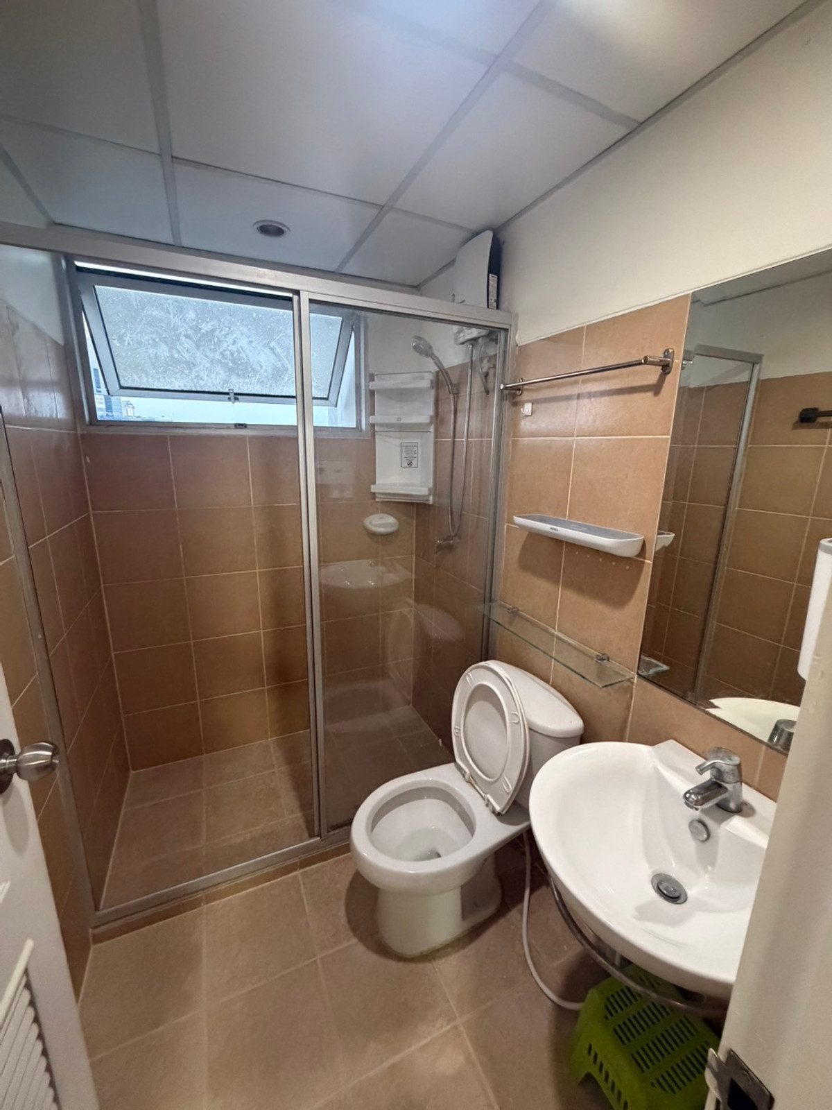 For RentCondoPattanakan, Srinakarin : Condo for rent, Supalai Park Srinakarin, fully furnished, ready to move in, near the BTS. If interested, contact Iine: @yyk6635b (with @ in front too)