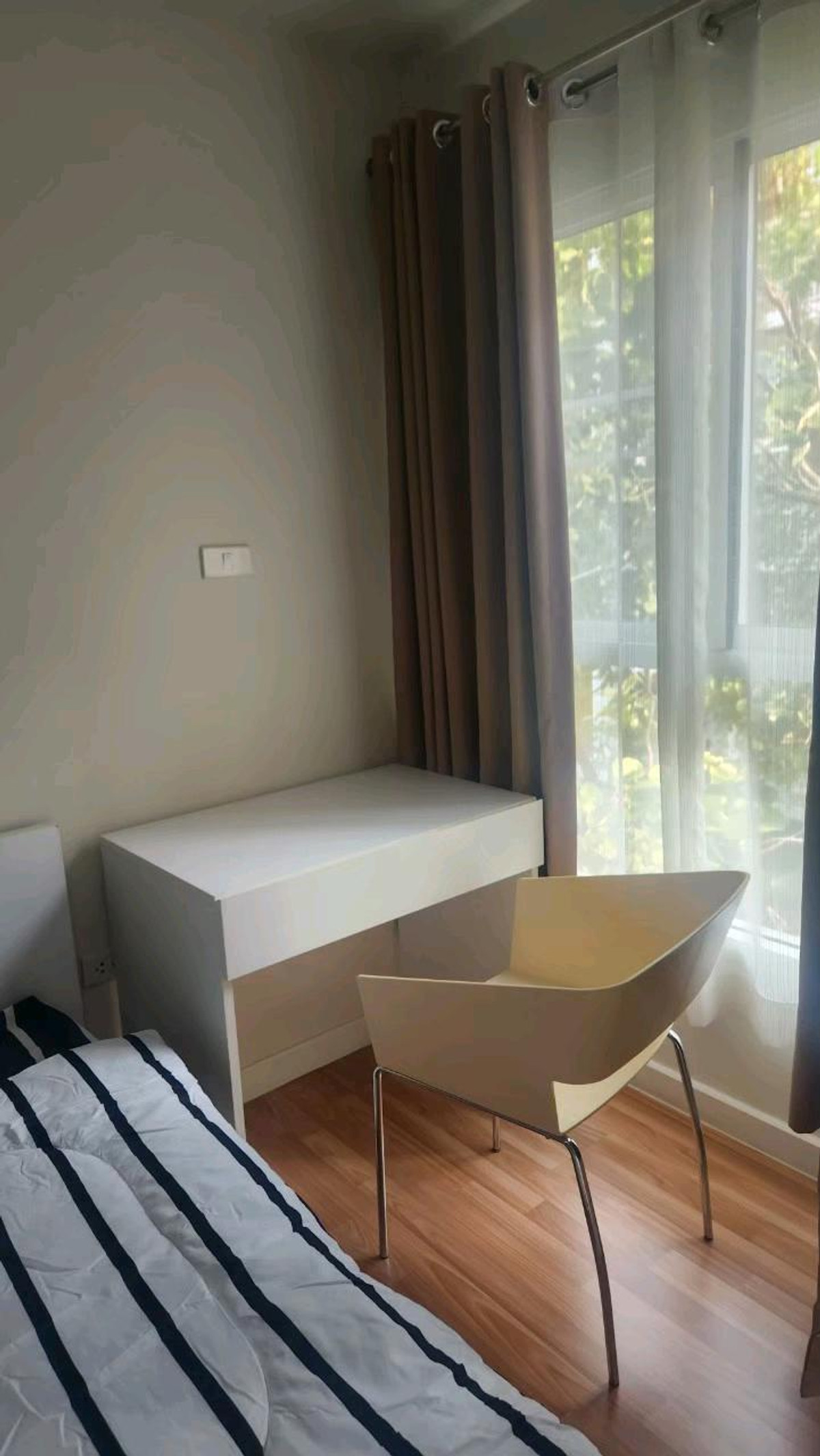 ให้เช่าคอนโดเลียบทางด่วนรามอินทรา : ห้องพร้อมอยู่ หันหน้าเข้าสวน ชั้น 4 ตึก C