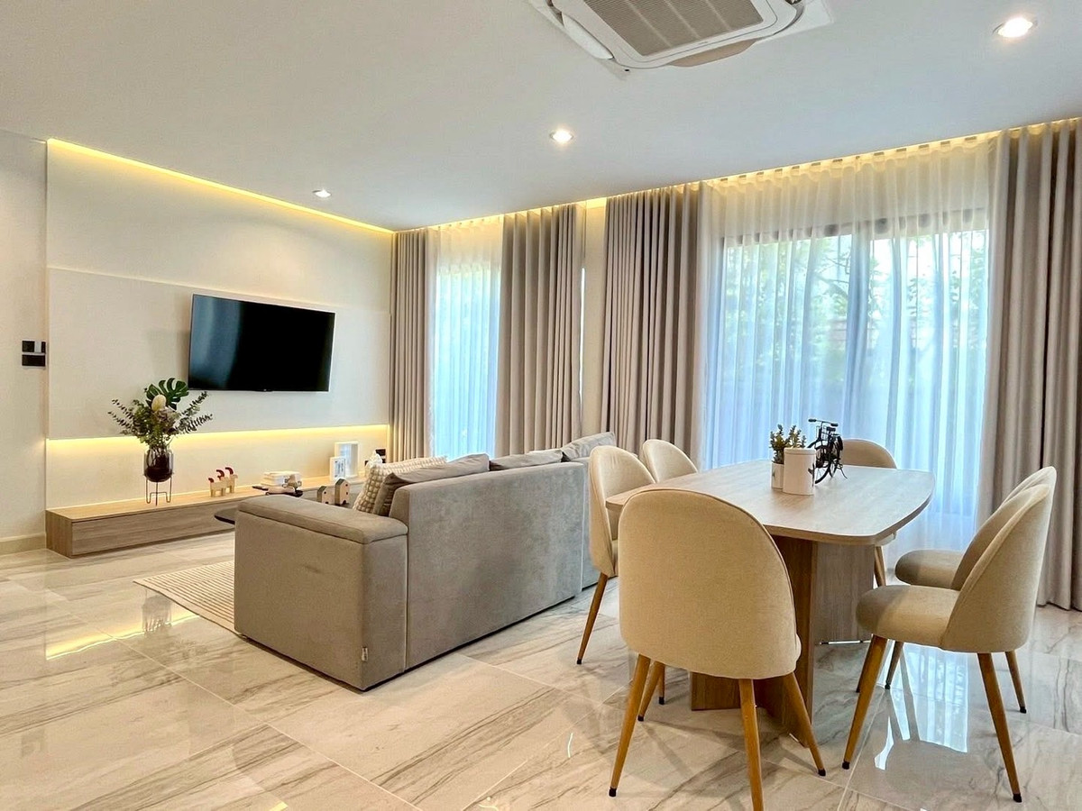 For RentHouseBangna, Bearing, Lasalle : 🌟For Rent: detached house Baan Klang Muang The Edition Bangna 2. Three-storey detached house with 4 bedrooms and 4 bathrooms.💥Rental Fee: 125,000 THB/month. 