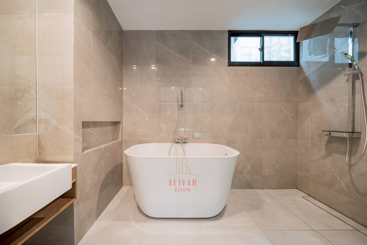 For RentTownhomePattanakan, Srinakarin : RH034026 For rent, new townhome, 3 floors, corner plot at Nirvana DEFINE Krungthep Kreetha, near MRT Sri Kritha Station.