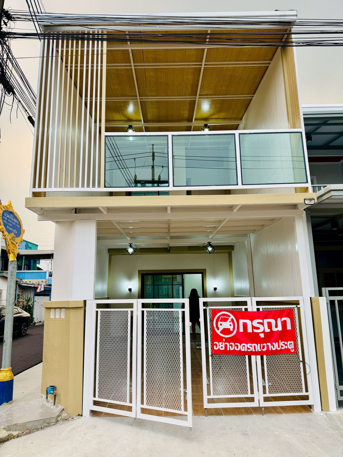 ขายทาวน์โฮมนนทบุรี บางใหญ่ บางบัวทอง : ขายทาวน์เฮ้าส์ร่มเงาไม้ วัดลาดปลาดุก หลังมุมติดถนนเมน 16 ตร.ว. ค้าขายได้ ฟรีโอน