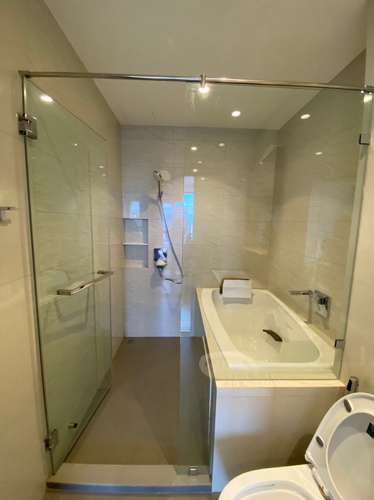 For RentCondoSukhumvit, Asoke, Thonglor : Condo for rent Maru Ekkamai 2 (pets allowed), 2 bedroom condo, fully furnished, ready to move in, close to BTS Ekkamai only 450 meters!!