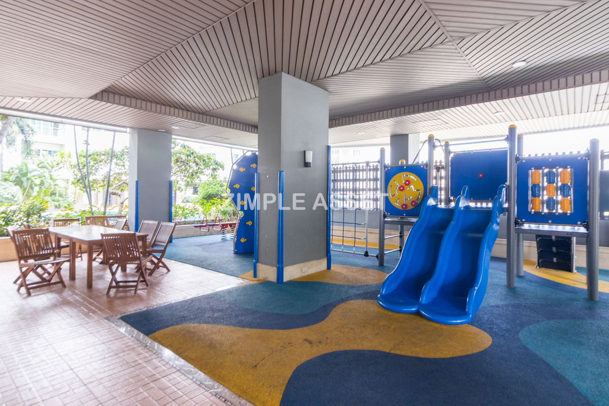 For RentSukhumvit, Asoke, Thonglor : Line ID: @zimple_asset  A luxurious residential in Sukhumvit 24. Fully furnished with complete facilities, offering a comfortable “home-like” atmosphere in a prime location with convenient access to BTS and shopping center. Pet friendly🐶