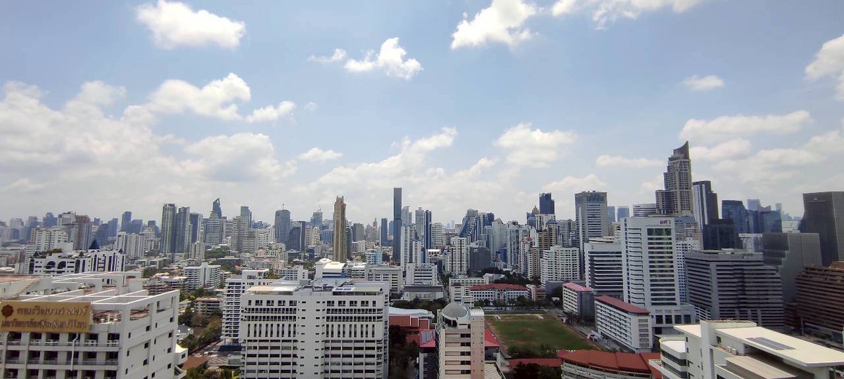 ให้เช่าคอนโดพระราม 9 เพชรบุรีตัดใหม่ RCA : ✨ ห้องหายาก วิวสวย สว่าง ชั้นสูง  พร้อมอยู่! ใกล้มศว. และ Singha Estate ติดต่อ 081-701-0651