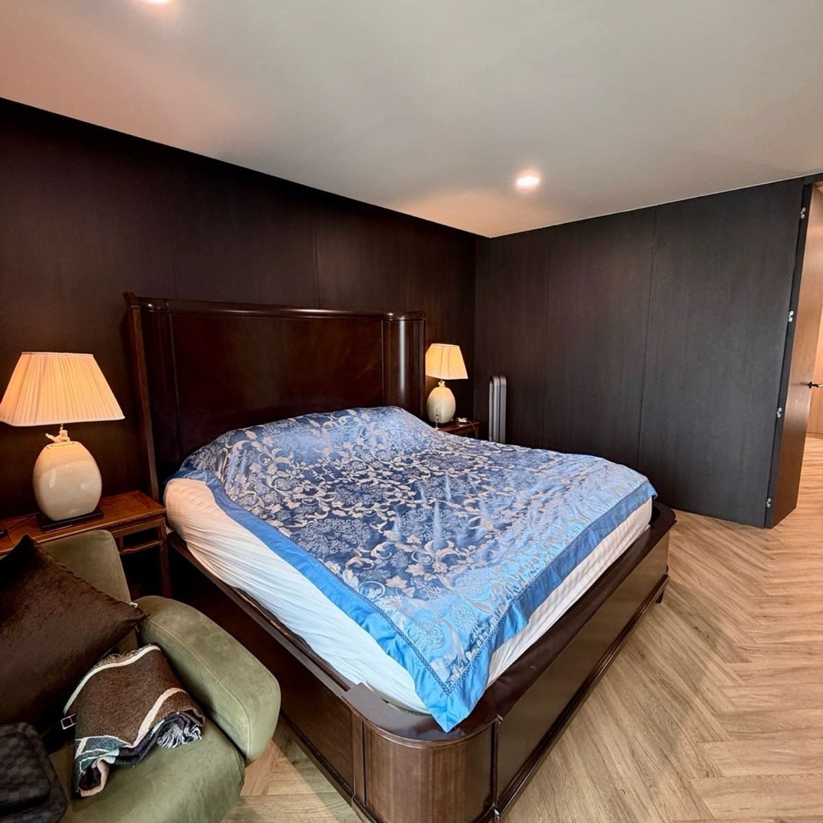 For SaleHome OfficeSapankwai,Jatujak : For sale 🏢 Luxurious 5-story home office with elevator + private swimming pool.
Saphan Khwai - Ari location | Modern Luxury design