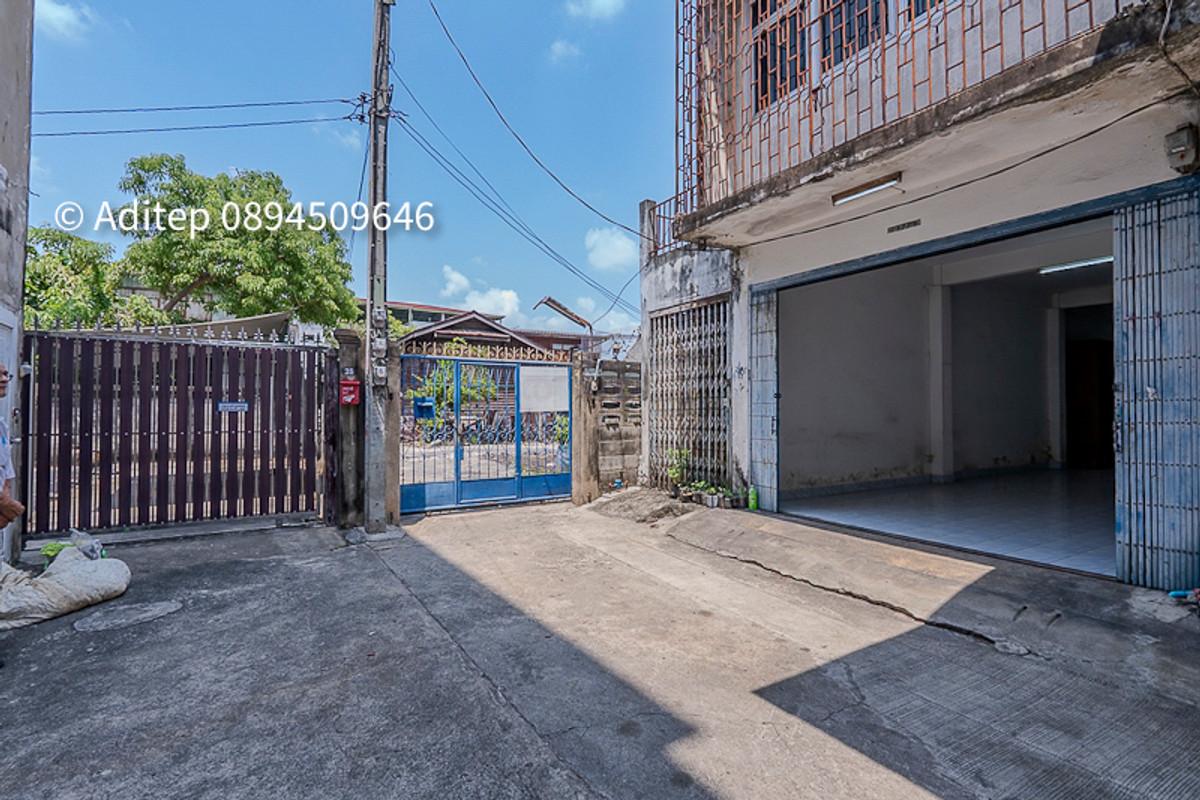 For SaleShop HousePinklao, Charansanitwong : Commercial building for sale on Thonburi side, 3 and a half floors, 22.2 sq m., walk to MRT Charan 13, only 150 meters | Soi Commerce Thonburi 4