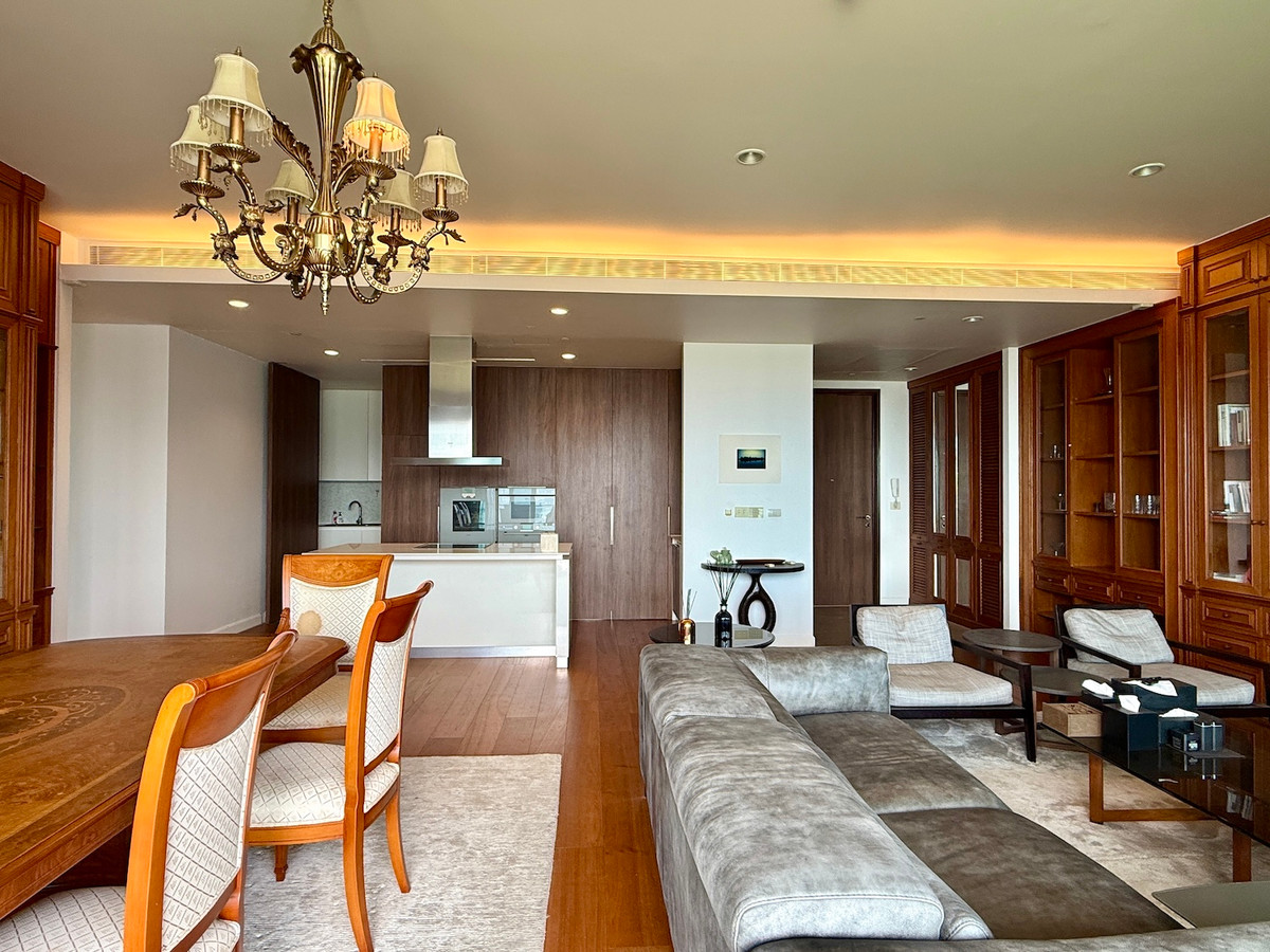 ให้เช่าคอนโดวิทยุ ชิดลม หลังสวน : คอนโด 3 ห้องนอน พื้นที่กว้างขวาง วิว Royal Sport Club