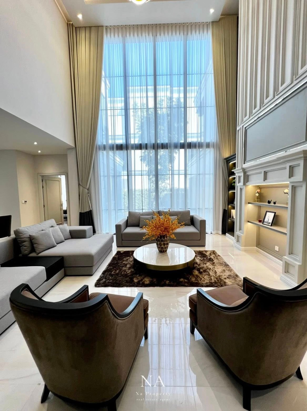 บ้านพัฒนาการ ศรีนครินทร์ : House for rent: Malton Gates new Krungthep Kreetha, 250,000 THB. 5 bedrooms, 6 bathrooms, 544 sq m usable area, 107.7 sq wah land area. Near Rama 9, Pattanakarn, Suan Luang, Srinakarin, Bang Na, Suvarnabhumi Airport, Ramkhamhaeng, Ploenchit, Sukhumvit.