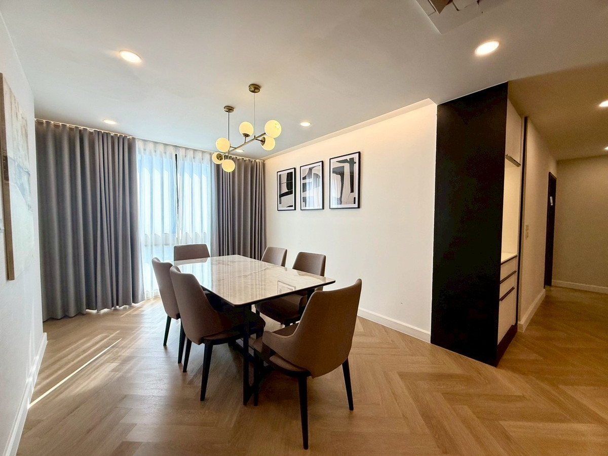 For RentCondoSukhumvit, Asoke, Thonglor : (For rent) President Park Sukhumvit 24, completely renovated, 3-BR 223 Sq.m., high floor, swimming pool view. (Pet-Friendly) ㅡ Near 🚆BTS Phrom Phong