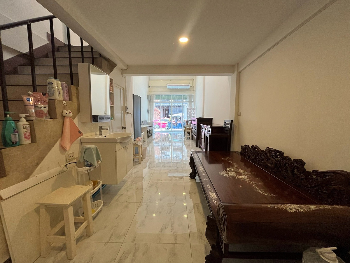 ให้เช่าร้านค้า/ตลาดนัดอารีย์ อนุสาวรีย์ : ให้เช่า พื้นที่ธุรกิจ ชั้น 1+ชั้นลอย @ อารีย์ พญาไท ใกล้ รถไฟฟ้า BTS 270 เมตร