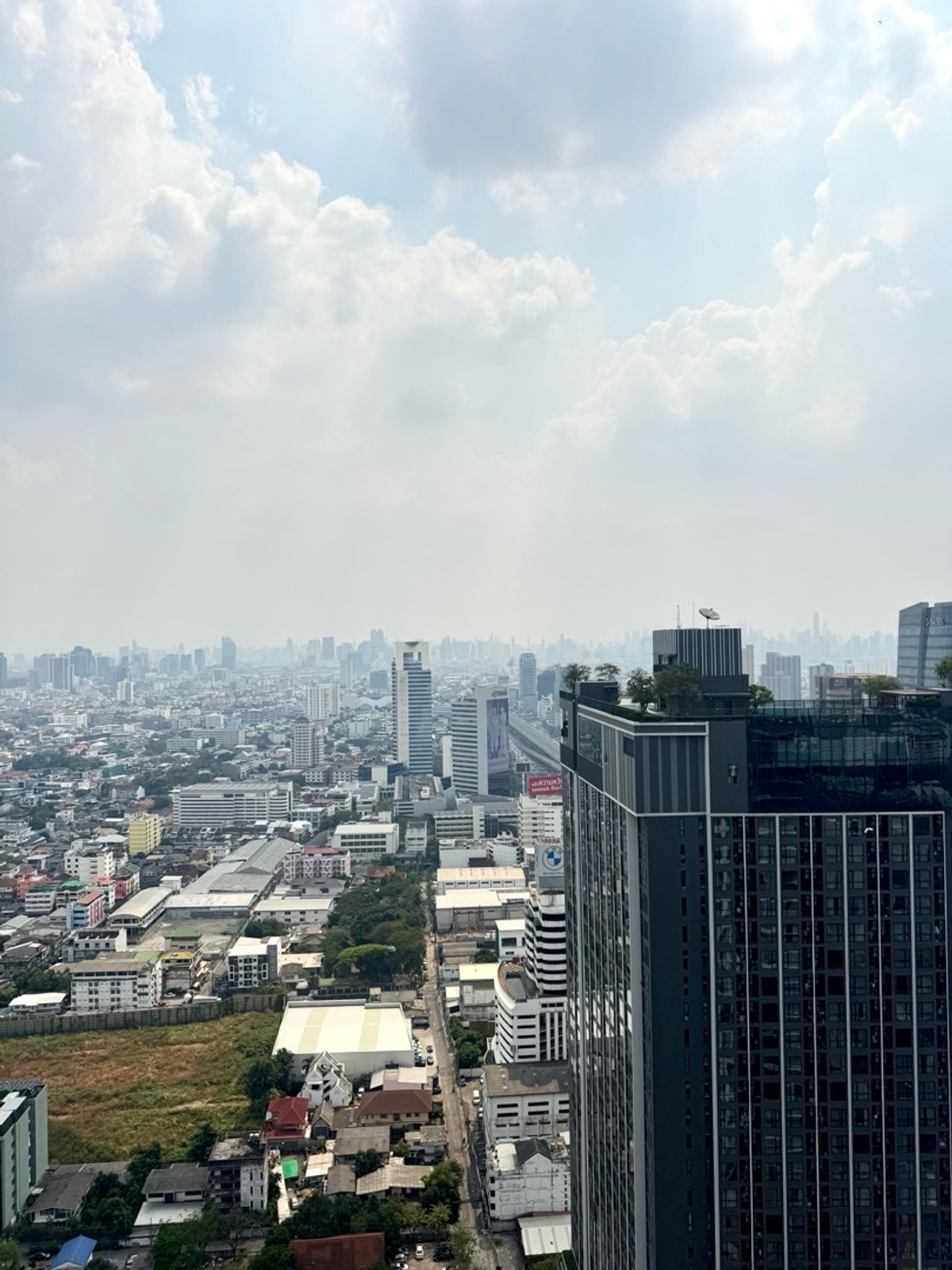 ขายคอนโดลาดพร้าว เซ็นทรัลลาดพร้าว : คอนโดใกล้รถไฟฟ้า BTS & MRT ราคาไม่ถึง 3 ล้าน